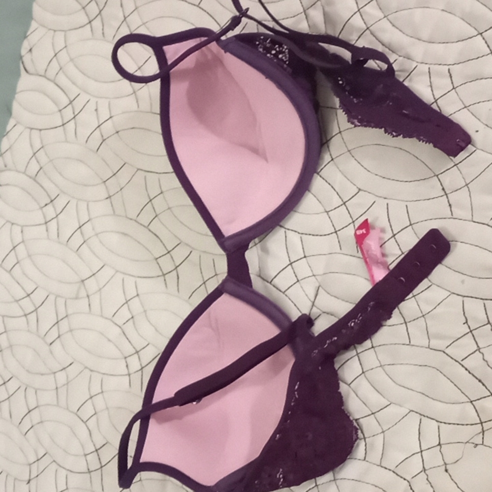 4 Bras - Picture 7 of 7